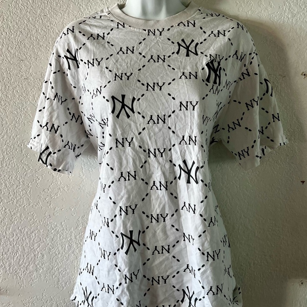 MLB White T-Shirt with Black NY Pattern